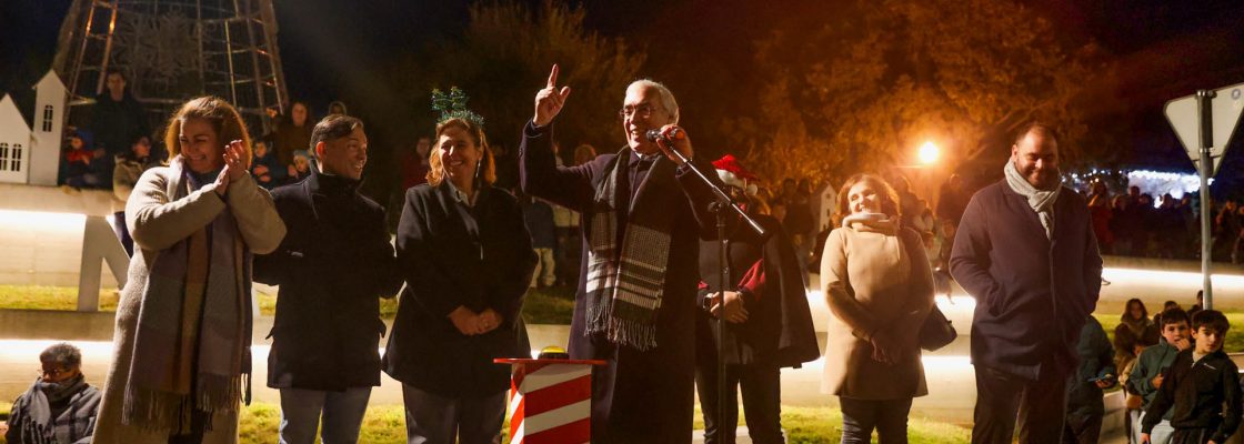 MOR NATAL ARRANCOU COM UMA GRANDE PARADA DE NATAL